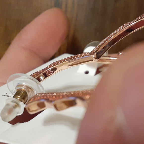 Kendra Scott Sophee Heart Hoop Earrings - Picture 6 of 10